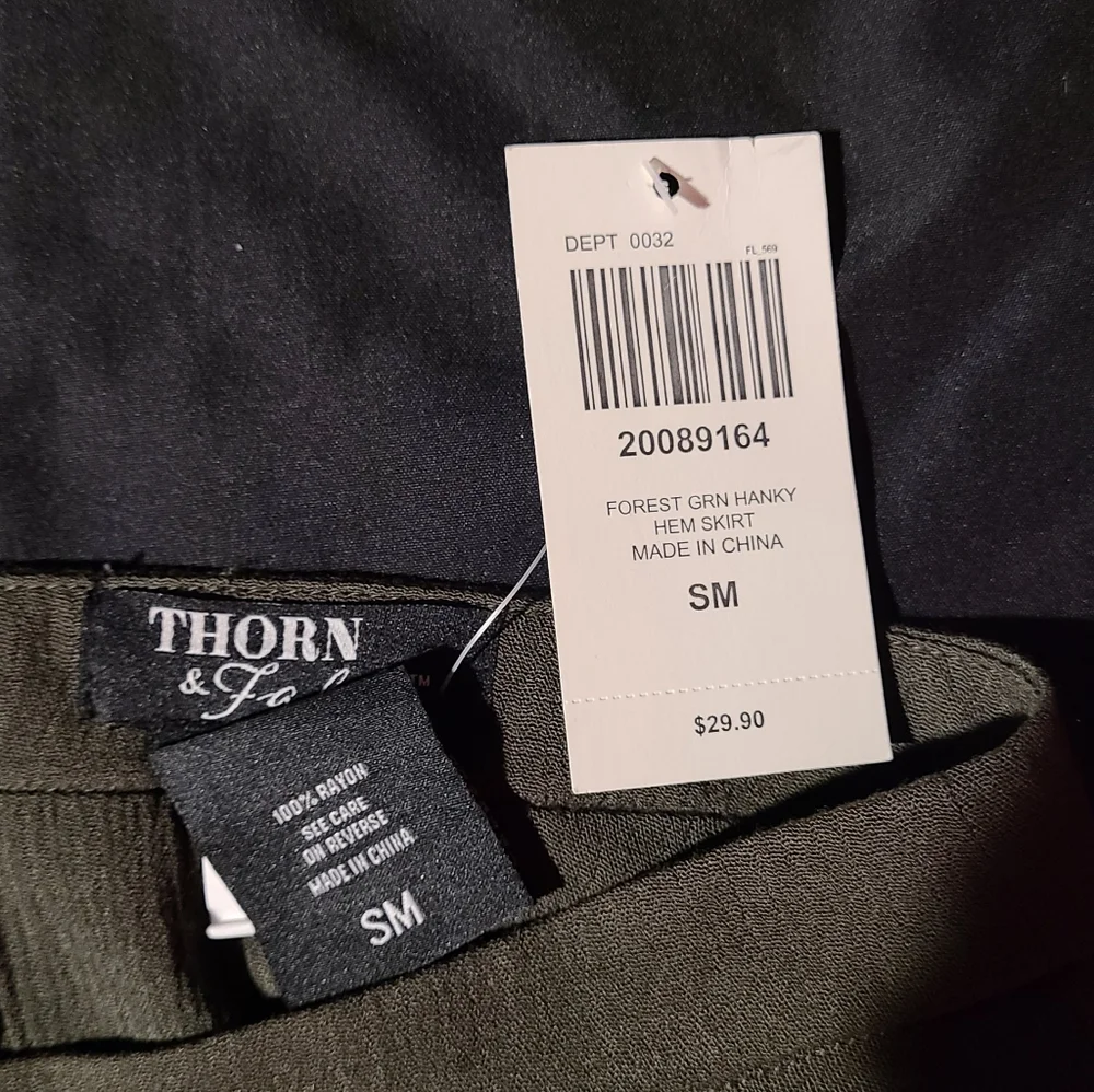 Hot Topic Forest GRN Hanky Hem Skirt - Picture 4 of 4